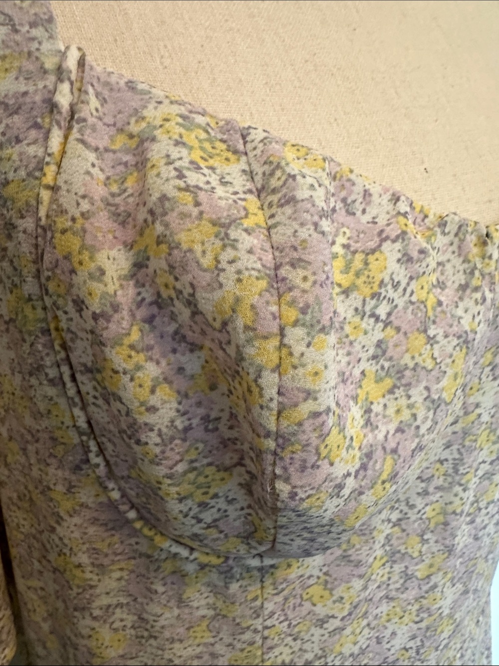 Suzy Shier Floral Puff-Sleeve Midi Dress in Lavender and Yellow Large - Picture 4 of 9